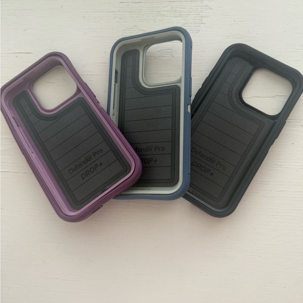 Otterbox IPhone 13pro Defender Pro Drop +
phone cases (3)